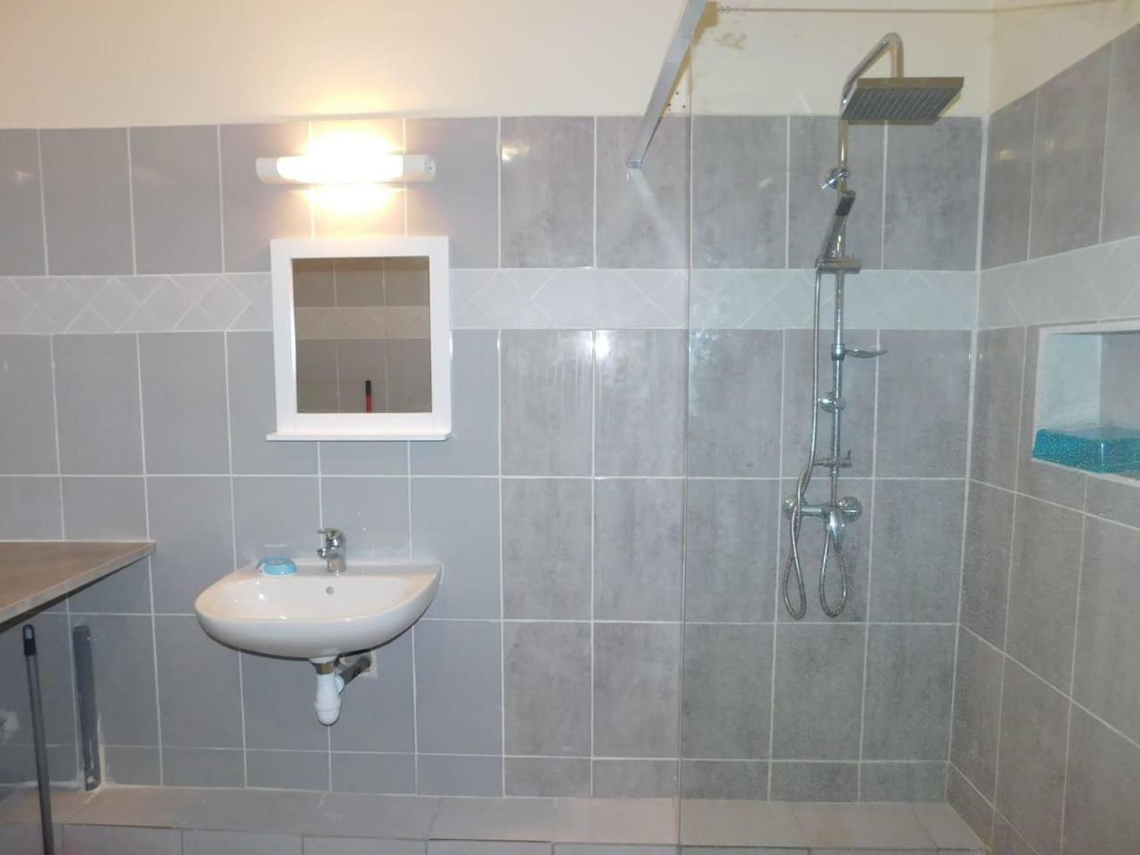 Charmant Petit T2 Dans Maison Vieux-Bourg Luaran gambar
